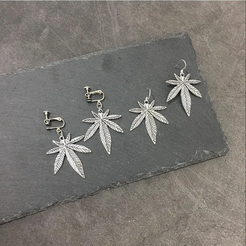 

Ins Korean version of the explosion earrings Street hip hop Harajuku style hemp leaf maple wild earrings female ear clips