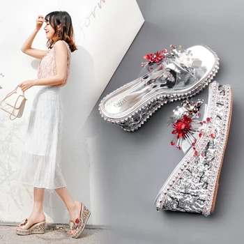 

2020 new Women Wedges Mules Rivets Beaded Sandals 10cm High Heels 4cm Platform Slides Glitter Slippers Retro Summer Crystal Shoe