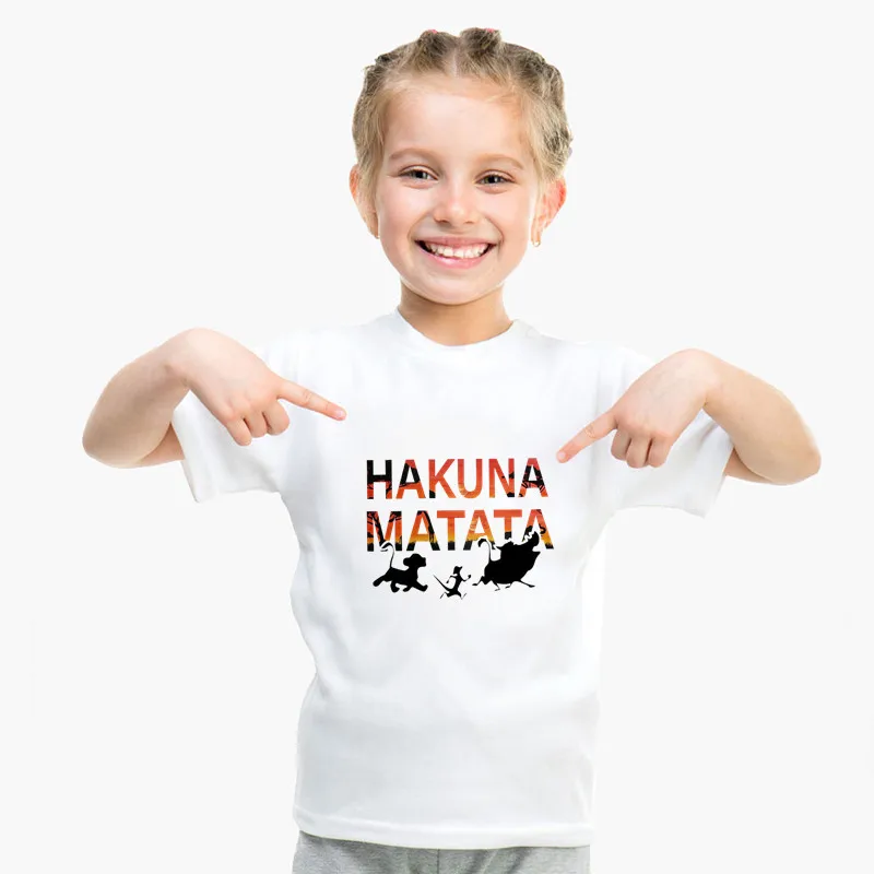 От 1 до 12 лет; модная детская футболка Hakuna Matata; Kawaii; футболка с рисунком; Детские повседневные милые топы; свободные белые футболки с круглым вырезом
