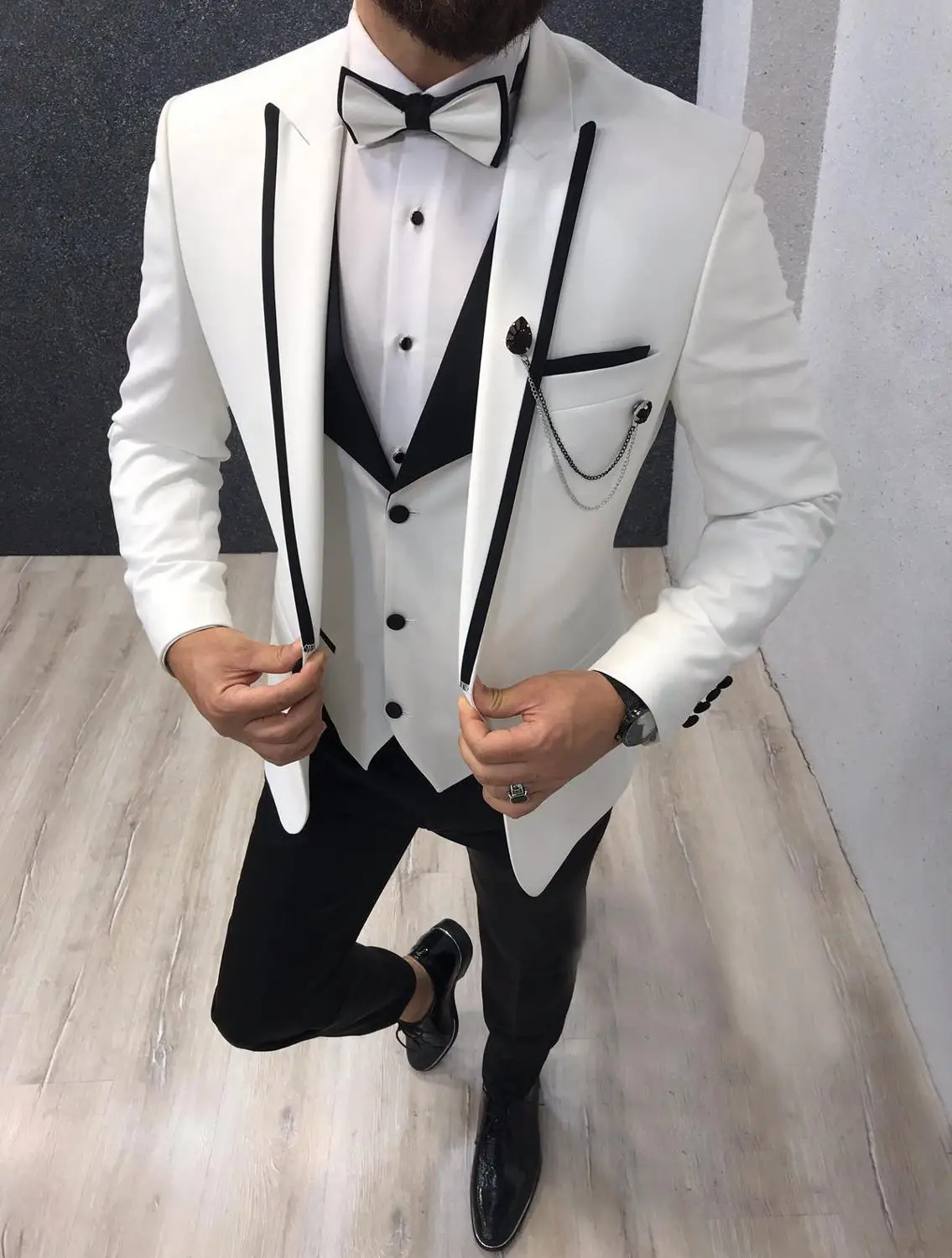 Коричневый мужской костюм из 3 предметов, приталенные Женихи, мужские повседневные свадебные костюмы с зубчатым отворотом, мужской смокинг с v-образным вырезом(пиджак+ жилет+ брюки