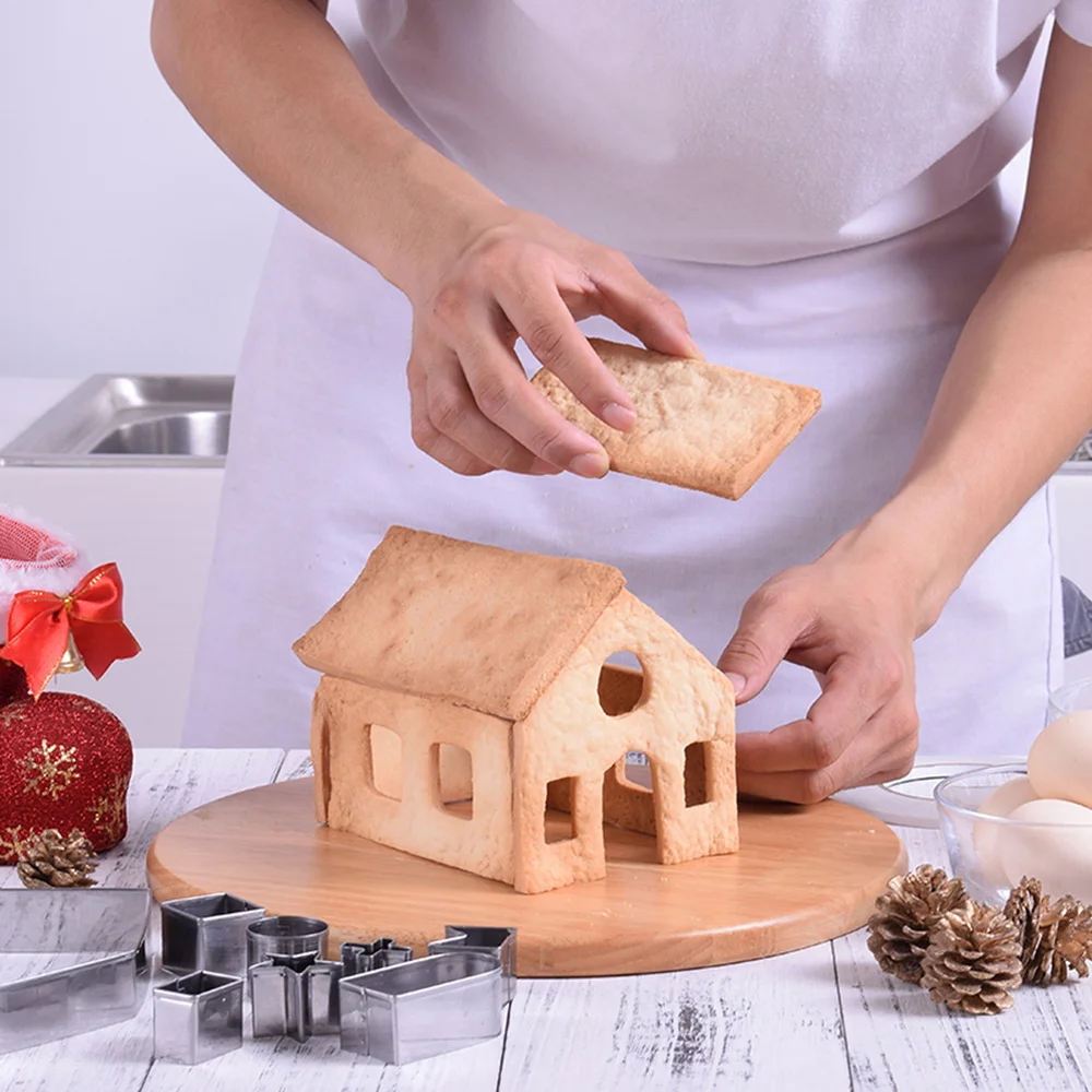 18pcs Christmas Theme Cake Molds Stainless Steel Cartoon 3D Biscuit Baking Tools Cookie Cutter Set for Xmas Bakery Party