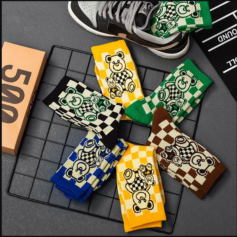 

Fashion Socks Men Checkerboard Hip Hop Tidal Youth Cartoon Bear Plaid Vintage Socks Male Tide Street Europe Socks 3 Pic/Box