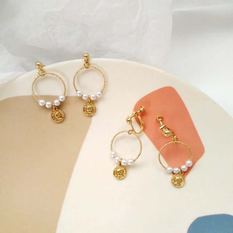 

New Simple Creative Geometric Gold Coin Pendant Earrings for Girl Women's Accessories Fashion Imitation Pearl Ear Clip Jewelry