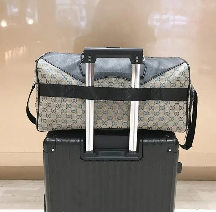 New type of portable travel bag with printed color bar, large bag, large capacity bag, shoe compartment, fashionable fitness bag