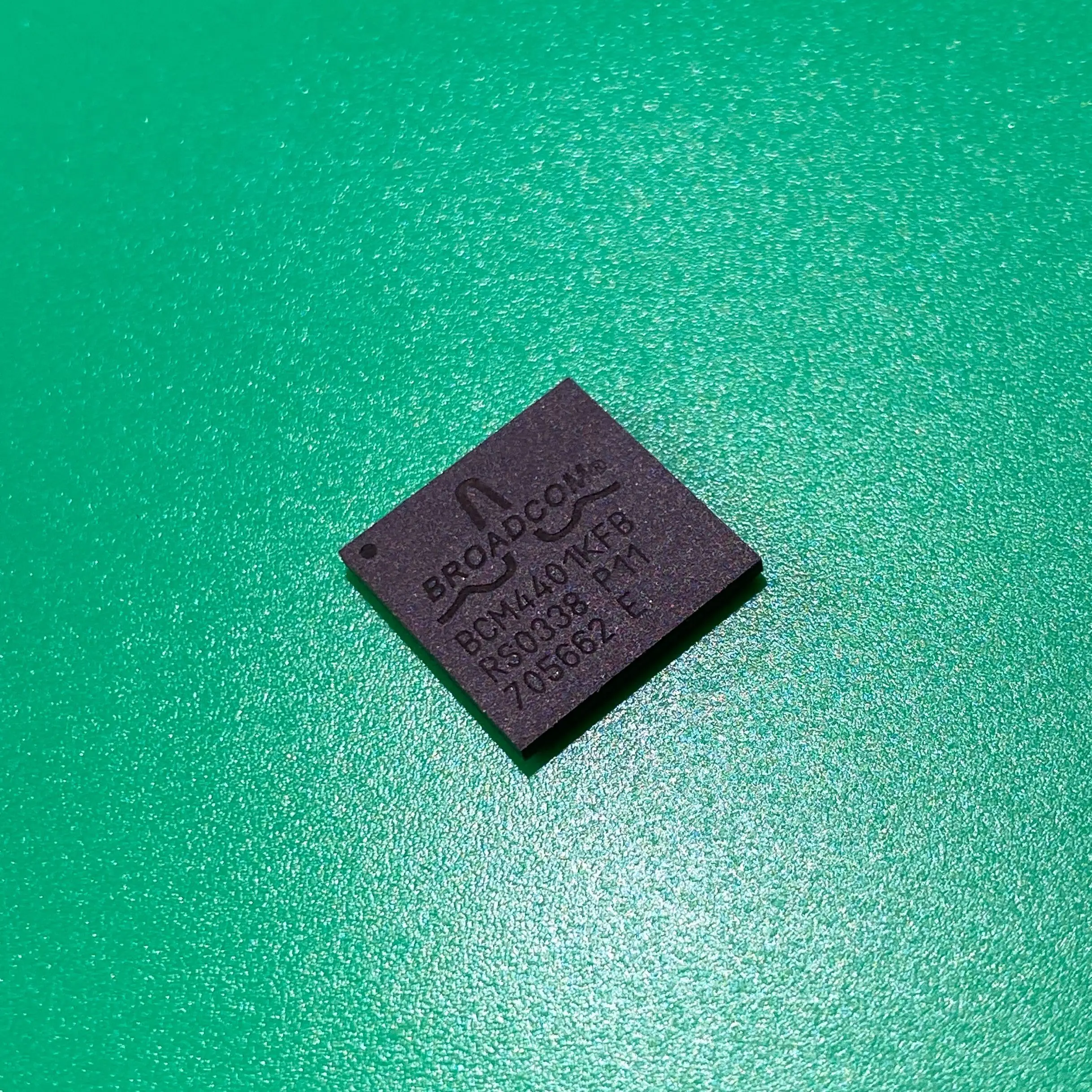 Спутниковый ресивер BCM4401KFB BGA BCM4401 KFB с усовершенствованной модуляцией BCM4401KFBG BCM
