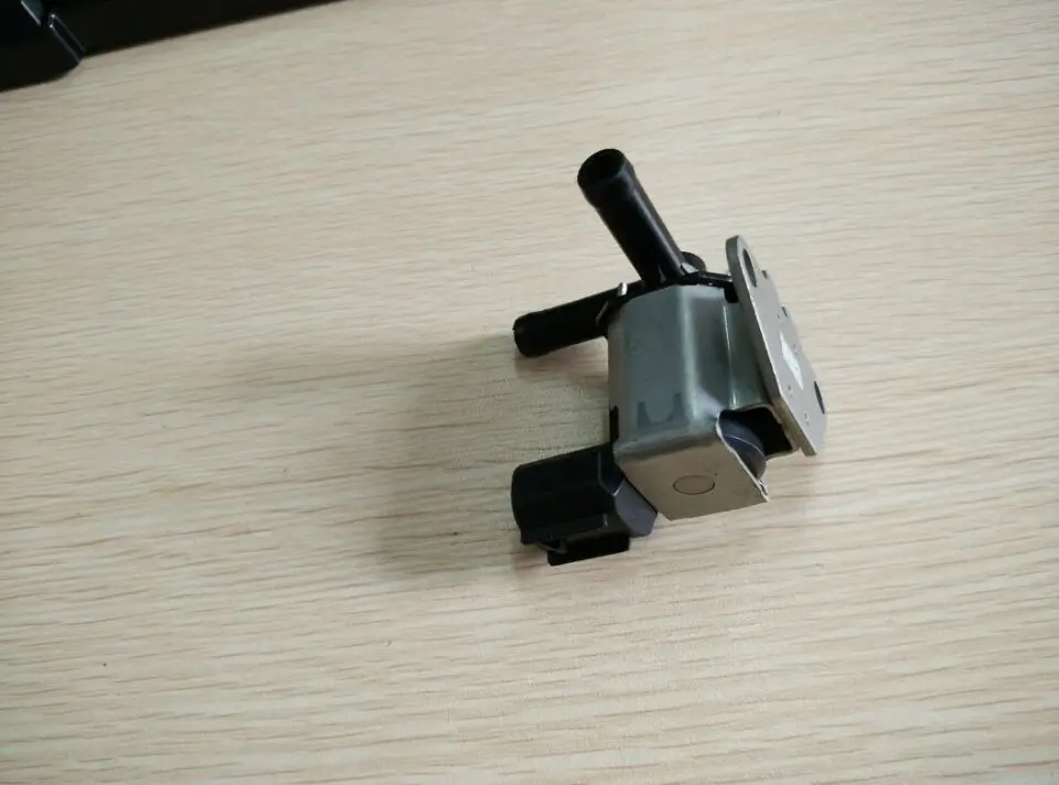 Подлинный угольный фильтр вытяжки клапан K5T46686 соленоид