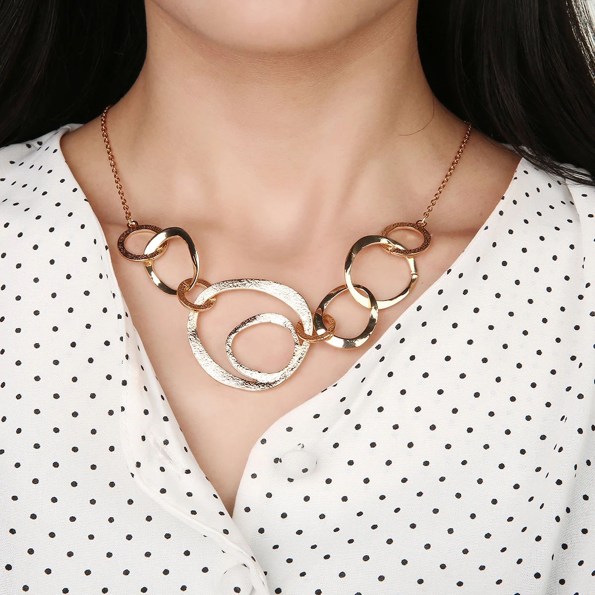 Fashion Charms Women Metal Large Round Circle Statement Pendant Necklace Geometric Exaggerated Gold Punk Necklace Party Jewelry