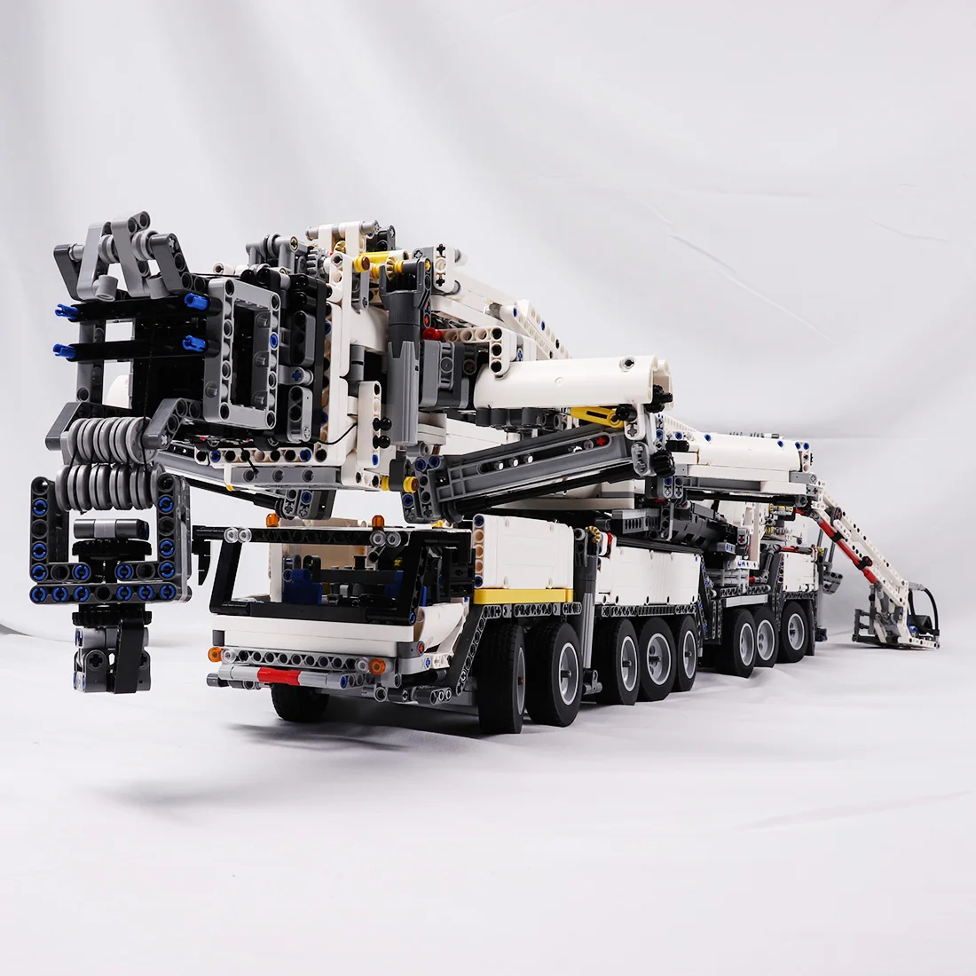 

NFSTRIKE 7692pcs MOC High Level Small Particles Assembly Building Block Crane Model Kit Boys Men Birthday Gifts 2019