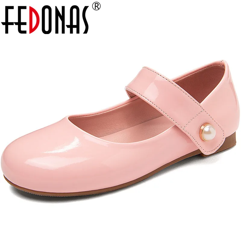 

FEDONAS Slip On Women Pu Loafers Spring Summer Pearl Decoration Round Toe Shoes Classic Design Newest Prom Casual Shoes Woman