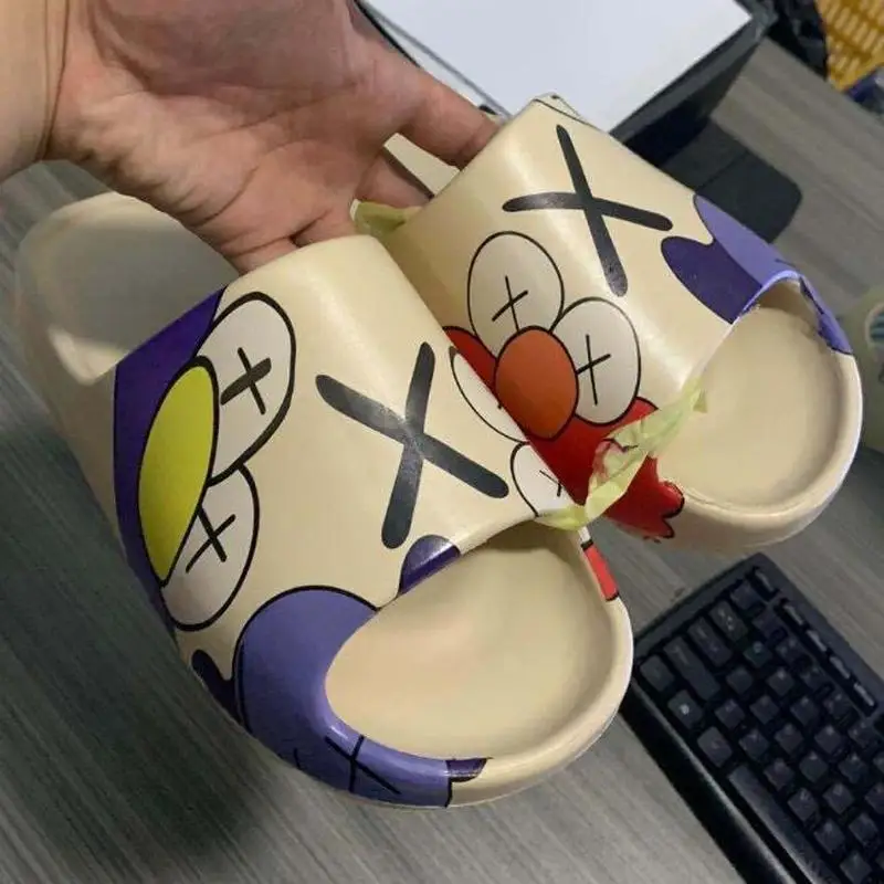 

New Fashion Platform Summer Slippers Trend Lightweight Digital Cartoon Pattern Sandals and Slippers men slides flops desert sabd