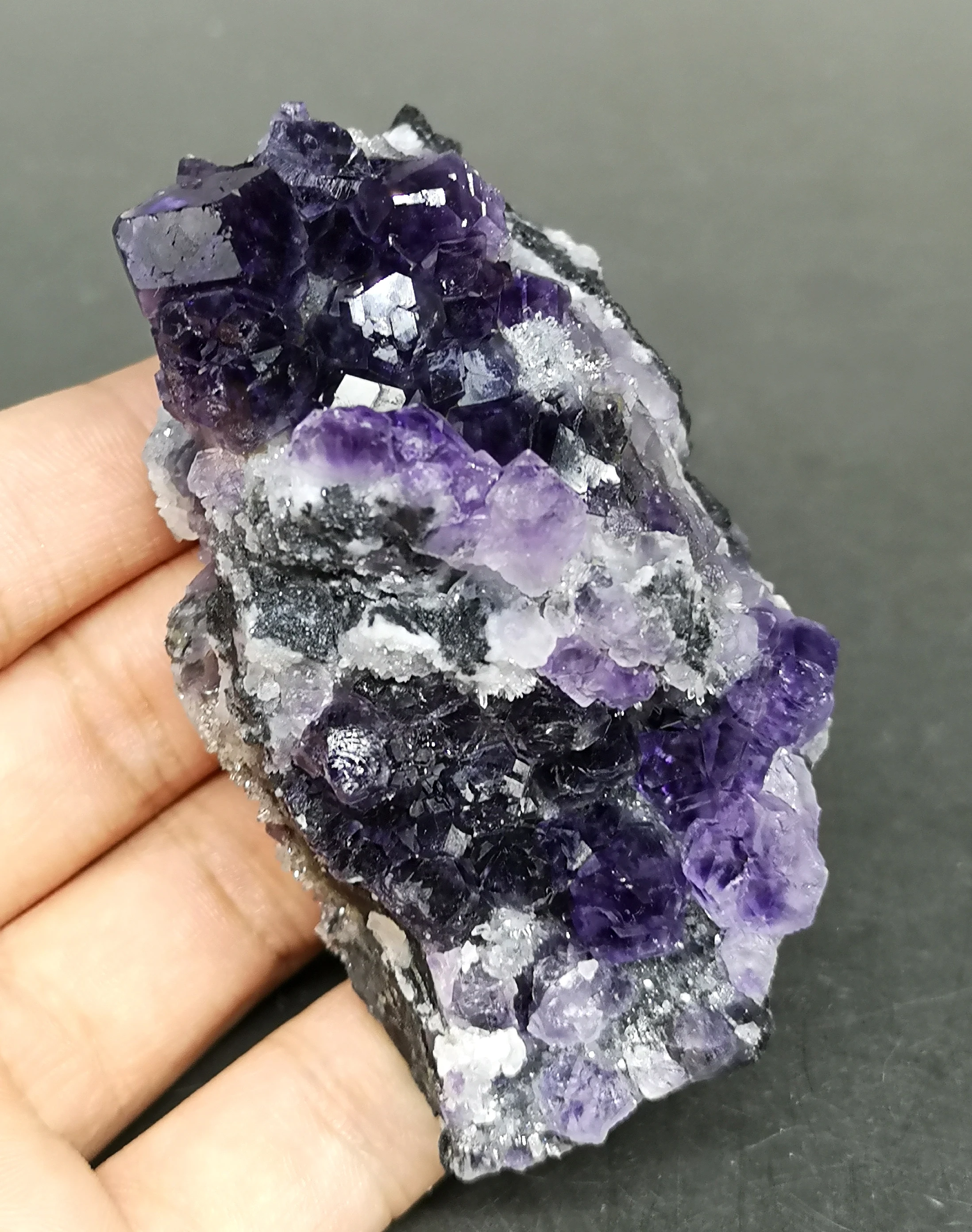 

New varieties! 145g Natural Polyhedral purple fluorite cluster mineral crystal specimens Stones and crystals Healing crystal