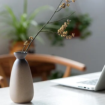 

Ceramic Flower Vase Handmade Vase Fashion Flower Container Household Supply Cute Desktop Decorative Vase for Home Office (Assort