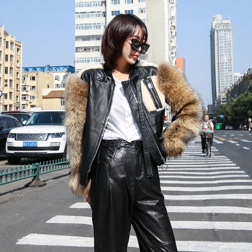 Черный Genuine Leather Jacket Highstreet Real Raccoon Fur Sleeve Round Collar Zip Sheepskin Coat Women Winter Casual Warm Outwear - Цвет: Черный