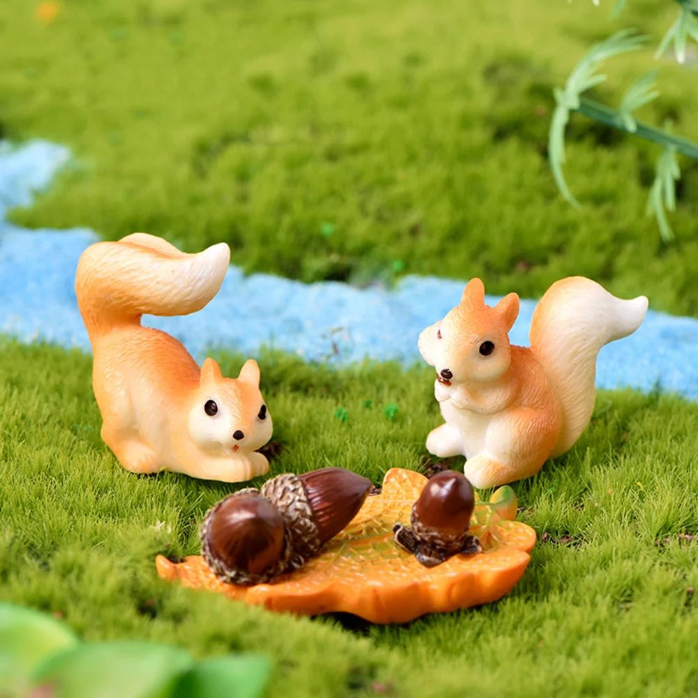 squirrel Figurine Miniatures Pine cones Home Decoration Kawaii Accessories Desk Garden Decor 5 Pcs