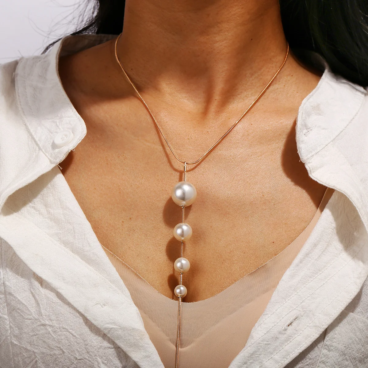 simple artificial necklace