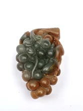 

YIZHU CULTUER ART Certificate 100% Natural Hand-carved Chinese Jade Necklace Pendant Auspicious Grape Squirrel Decoration Gift
