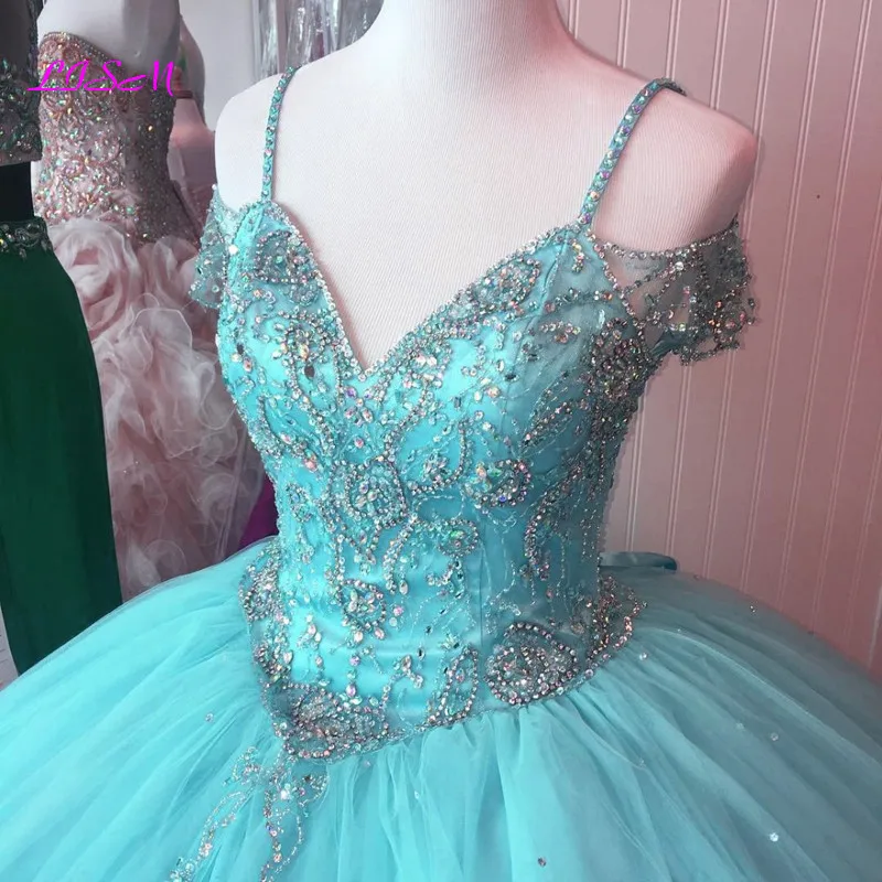 Luxury Crystals Ball Gown Quinceanera Dresses 15 Party Fashion Spaghetti Straps Crystal Formal Cinderella Birthday Gowns
