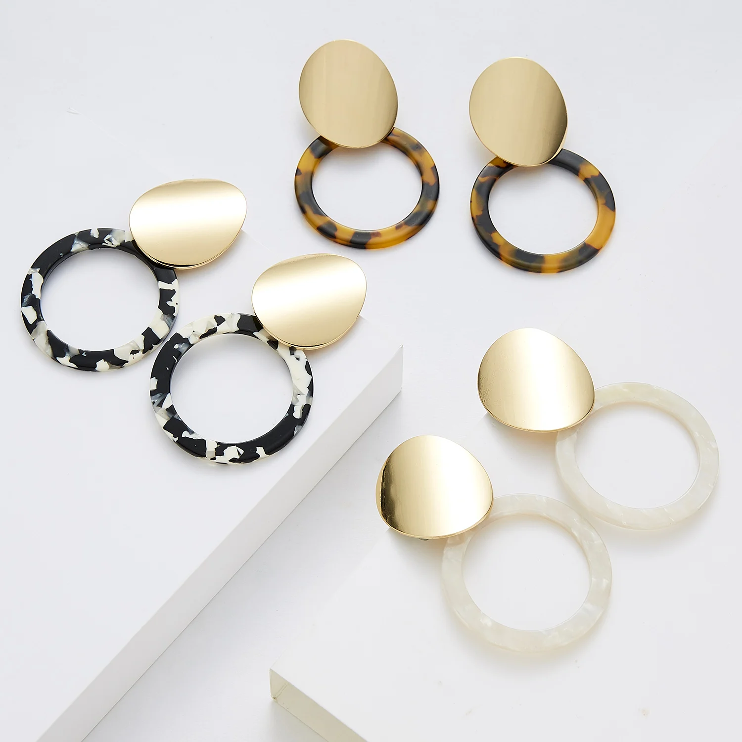 

Boho Geometric Acrylic Resin Drop Earrings For Women Gold Color Big Circle Round Dangle Earring 2019 Female Fashion Jewelry Gift
