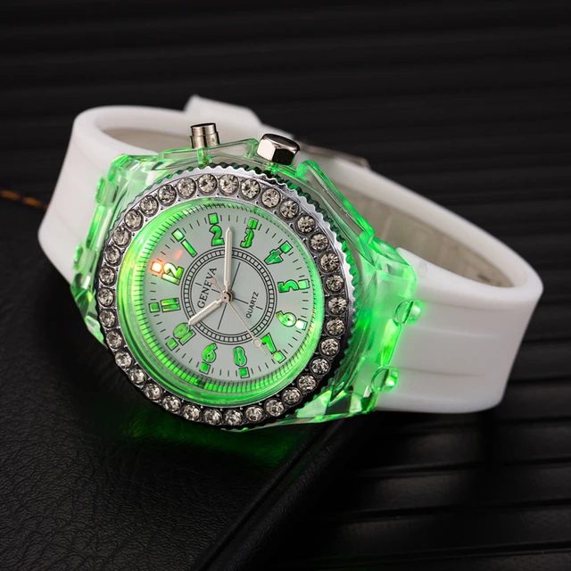 Reloj digital estilo pulsera de silicon con luz led economico—