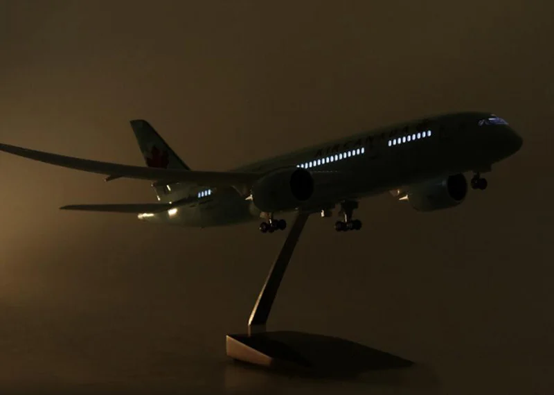 with light 47 см 1/130 весы самолет Boeing B787 Dreamliner самолет канадские авиалинии модель с светильник и колесами литой под давлением пластиковый самолет - Цвет: with light