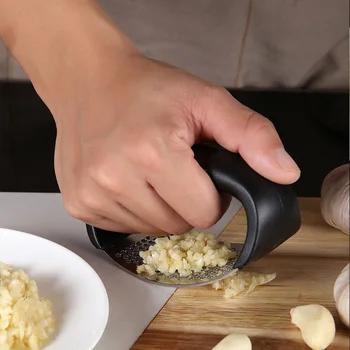 

Multi-function Garlic Presser Curved Garlic Grinding Slicer Chopper Stainless Steel Garlic Presses Kitchen Gadgets Cooking Tool