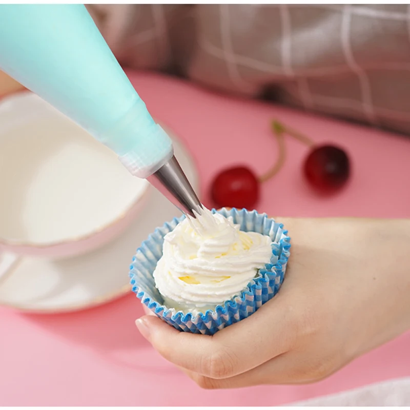 ATUCOHO Silicone Icing Piping Cream Pastry Bag 6 Stainless Steel Nozzle Set DIY Cake Decorating Tips Set Kitchen Accessories cake decorating tools