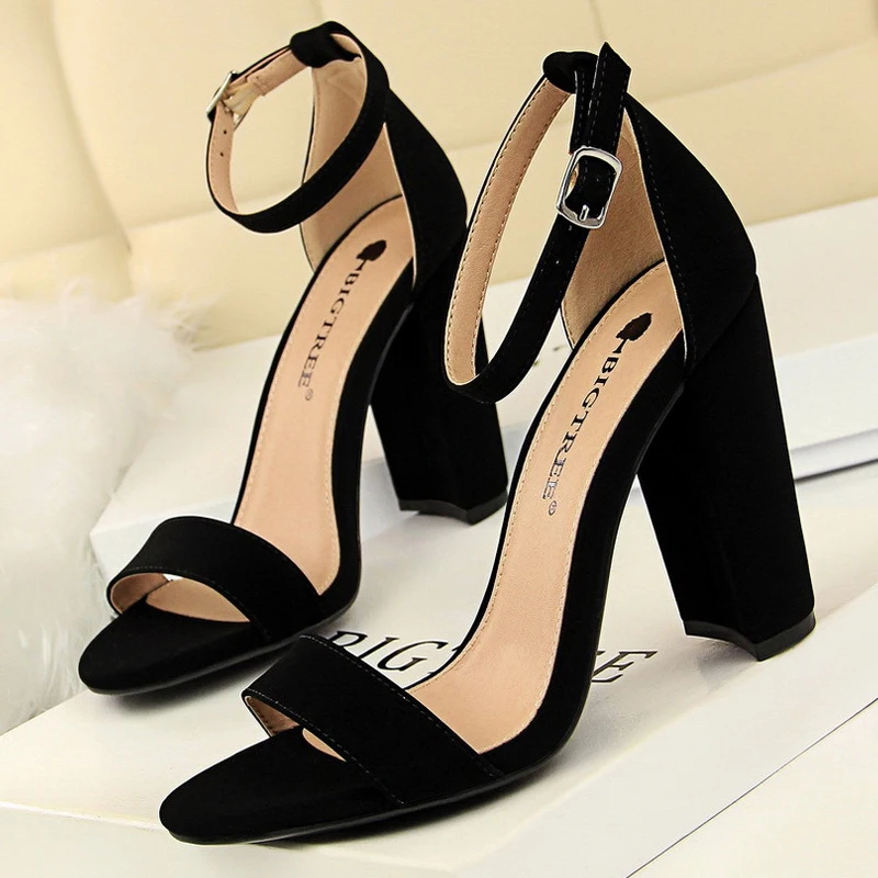 LAZUN Heels for Women Crystal Buckle High Heels Ladies Spring Vintage  Pointed Toe High Heels Ladies Elegant Evening Shoes (Color : Pink, Shoe  Size : 36) : Buy Online at Best Price