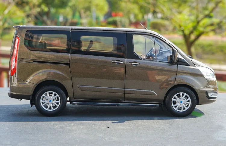 1:18 литая под давлением модель автомобиля Tourneo коричневый MPV сплав игрушка автомобиль коллекция для детей Подарки