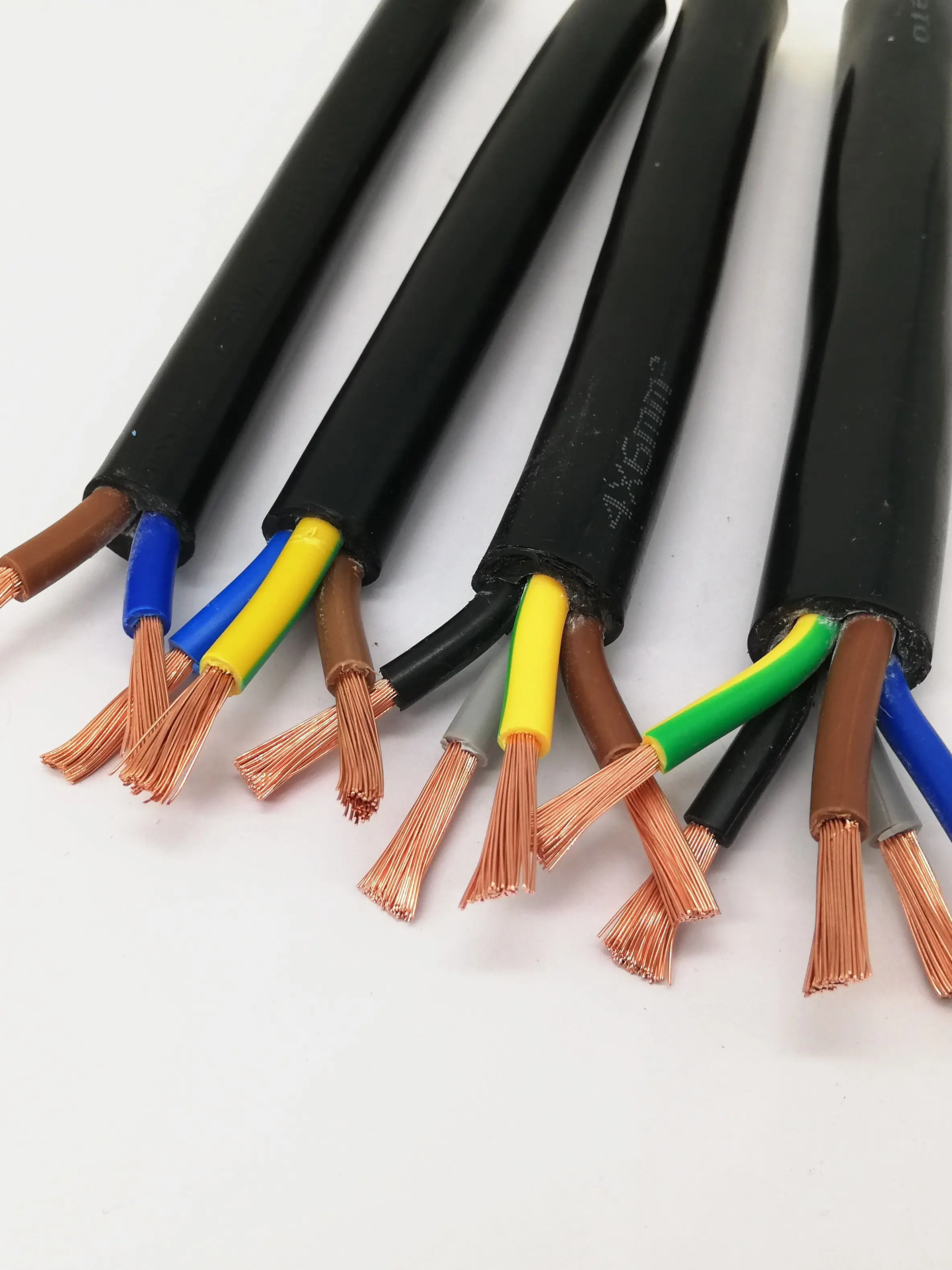 Suprimentos e equipamentos elétricos