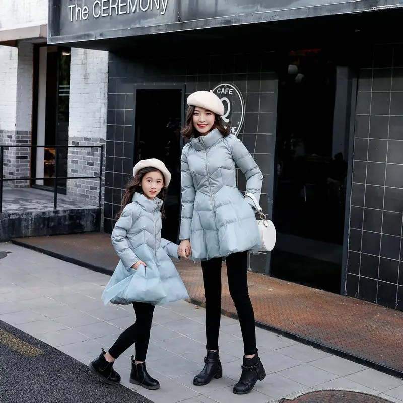 Зимняя куртка для девочек Корейский стиль размера плюс, пуховая куртка с сетчатым подолом для родителей и детей Одежда для мамы и дочки Женское пальто, парки