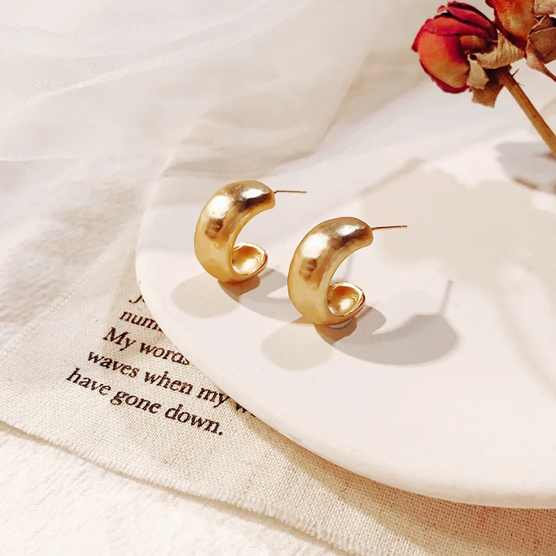 

925 Silver Korean Fashion Earrings Female Retro Simple C-shaped Ear Nail Net Red Design Temperament Belt Earrings