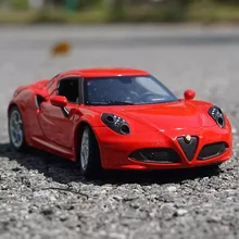 

1:24 Alpha Romeo 4C Sports Car Model Simulation Alloy Car Model Children's Collection Toy Racing Car Birthday Gift Ornaments