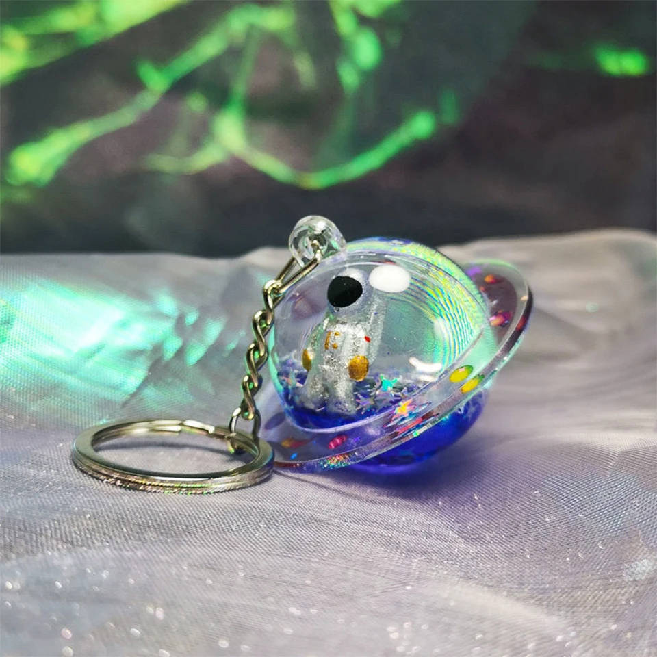 

New Creative Crystal Globe Floating Spaceman Star Keychain Luxury Moving Liquid Quicksand Planet KeyringGifts Bag Pendant Keyfob