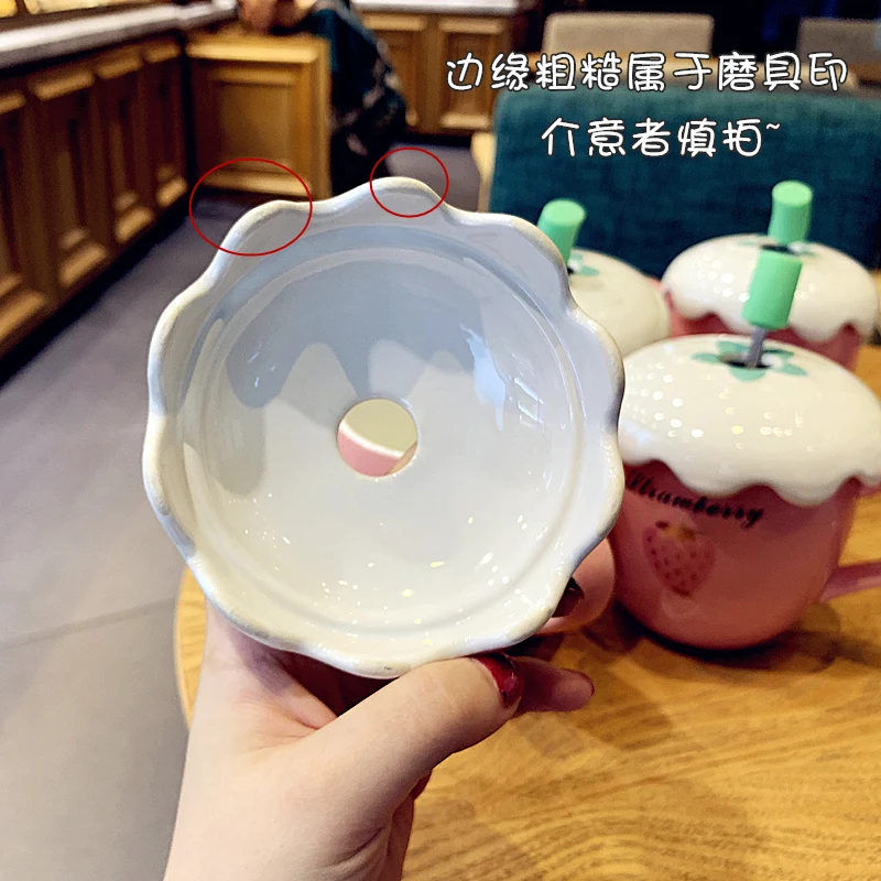 Керамическая чашка с рисунком милой клубники, креативная чашка для воды с крышкой, ложка для девушек, студентов, Tazas De ceramic a Creativas Bb50mk