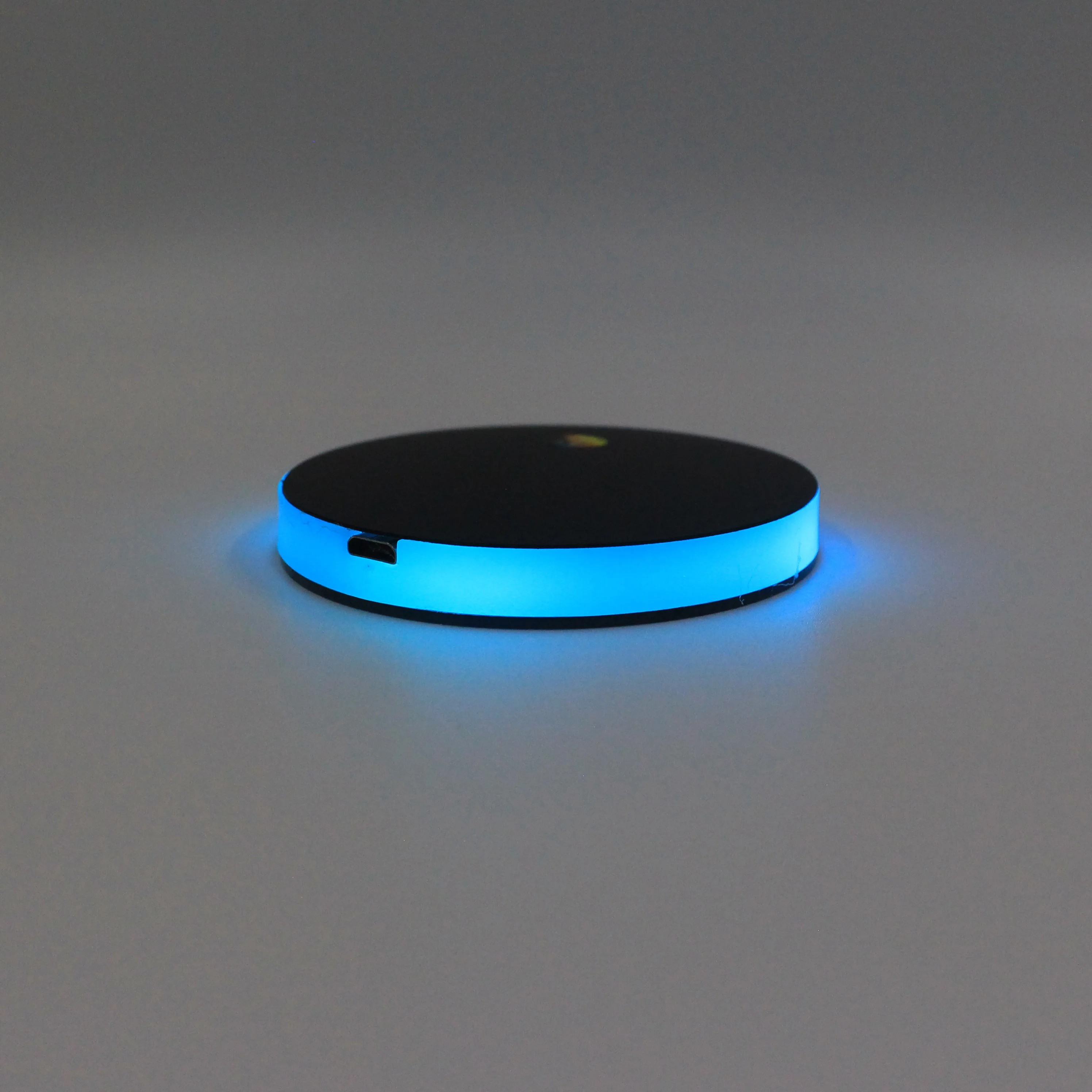 1 шт. RGB 7 цветов водное стекло Подушка автомобиля цветные светодиодные лампы водное горение атмосферное освещение автомобиля зарядка через USB Нескользящая подставка