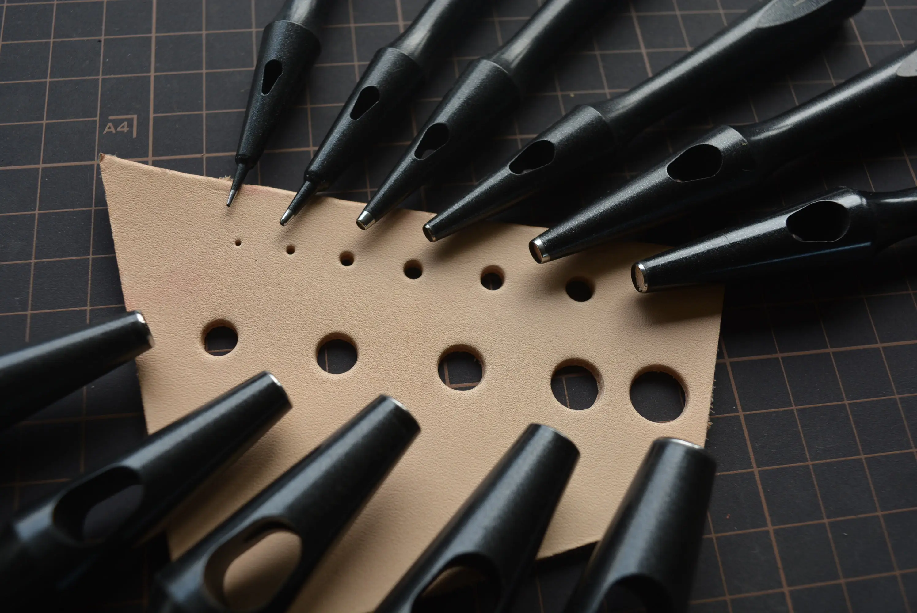 

RCIDOS Round hole belt punching tools,Diameter 0.5/3/4/5/6/7/8/9/10mm,1pcs price