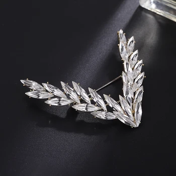 

CHIMERA Fashion Women Brooches Luxury V Shape Imitation Rhinestone Brooches Pins Simple Glitter Crystal Lady Jewelry Accessories
