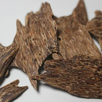 

10g Vietnam Nha Trang Insect Leakage Wormhole Agarwood Aromatherapy Excellent Oily Agar Oud Fragment Ant Wormhole Oudh Pieces