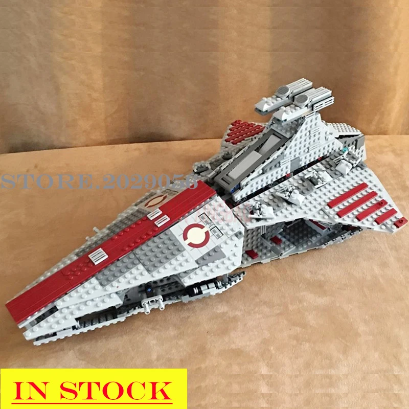 

05042 The Star Wars UCS series Venator Class Republic Attack Cruiser Star Destroyer Model Building Blocks 81044 Sandcrawler