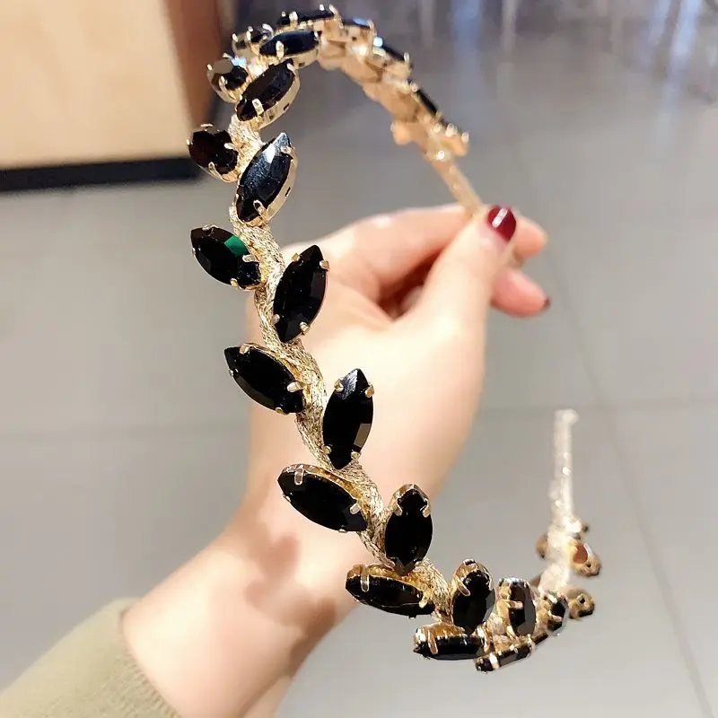 Black crystal leaf