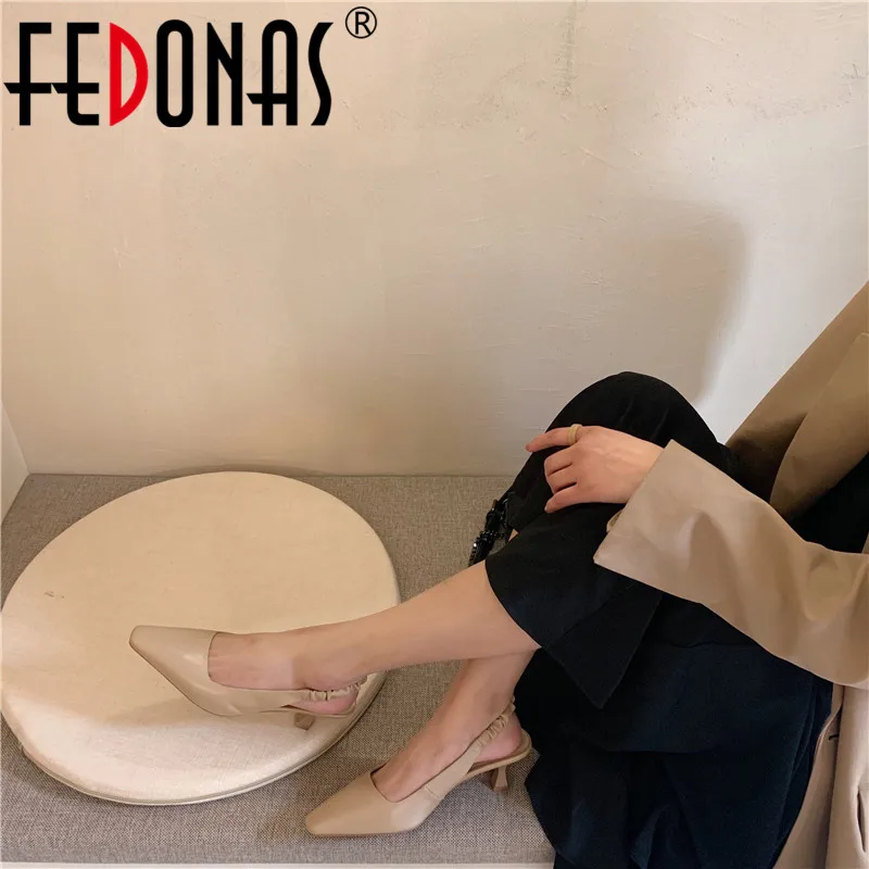 

FEDONAS Elastic Band Women Shoes Genuine Leather New Concise Square Heels Pumps Spring Summer Show Off Pointed Toe Shoes Woman