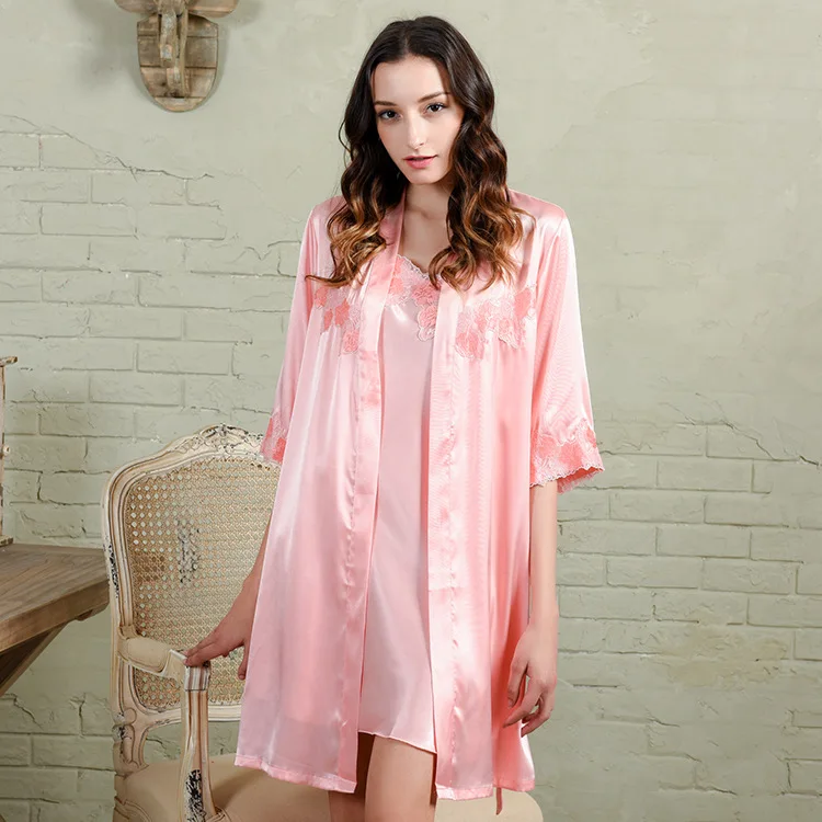 WOMEN'S V-neck Sexy Strap Nightdress Spring-Summer Thin Half-sleeve Shirt Women's Robe& Gown Sets Imitated Silk Fabric Comforta - Цвет: Pale Lilac