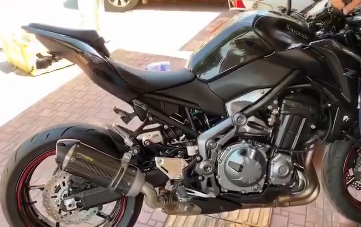 Губы на для Kawasaki z900- мотоцикл глушитель труба Модифицированная с средней соединительной трубы полная система