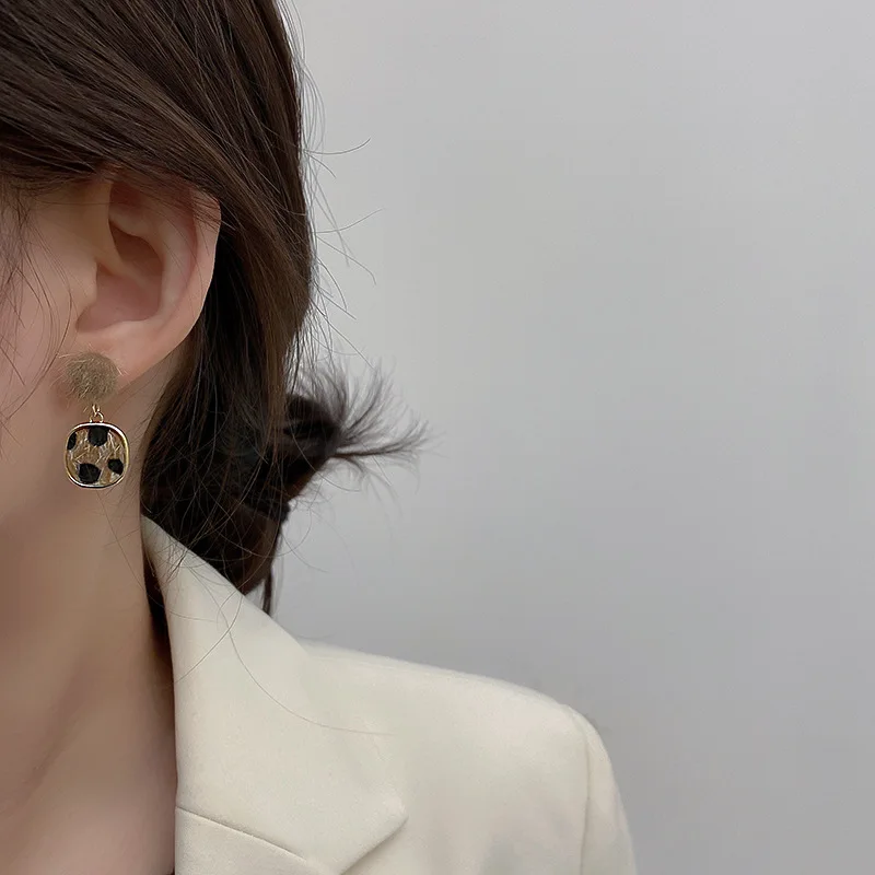

Geometric Leopard Print Plush Ball Earrings Korean Niche Design Earrings Autumn and Winter Warm Fashion Earrings Women