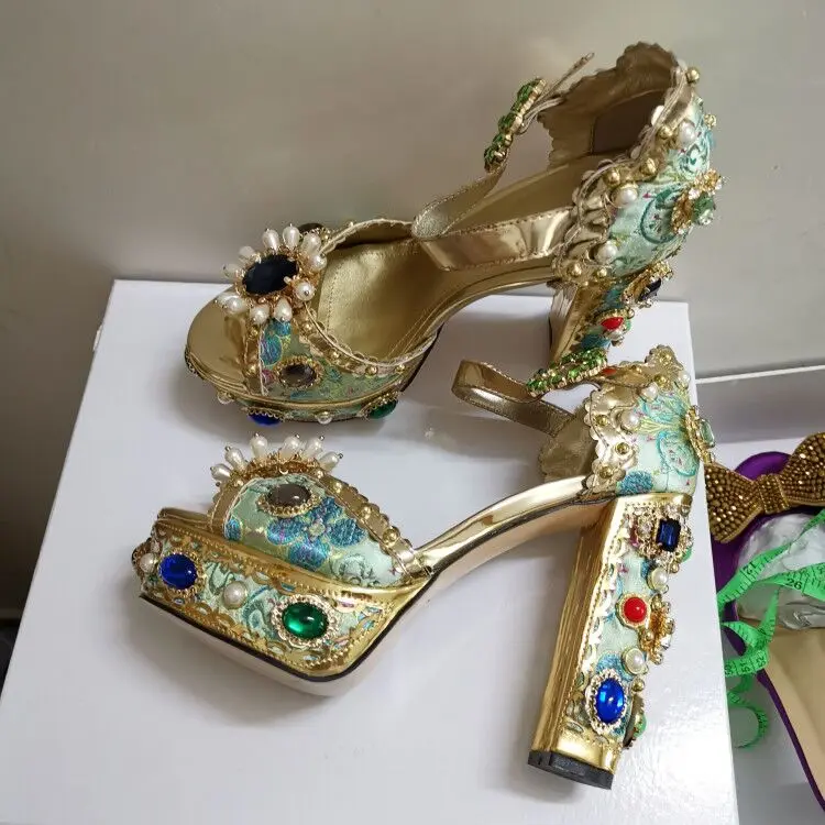 Aqua/синий драгоценный камень; сандалии на платформе; Роскошные вечерние туфли на очень высоком каблуке с металлическим декором; женские свадебные сандалии