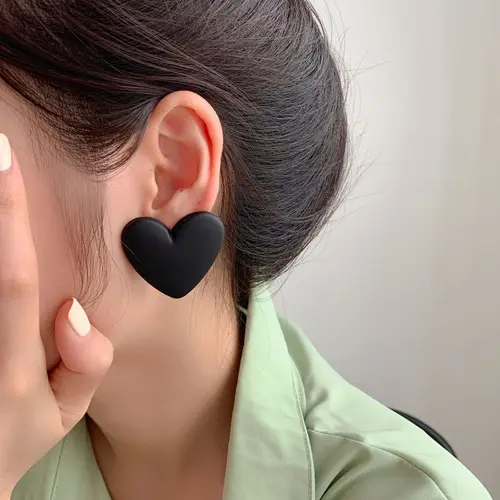 하트 스터드 귀걸이 : 빈티지 웨딩의 매력을 간직한 쥬얼리 추천