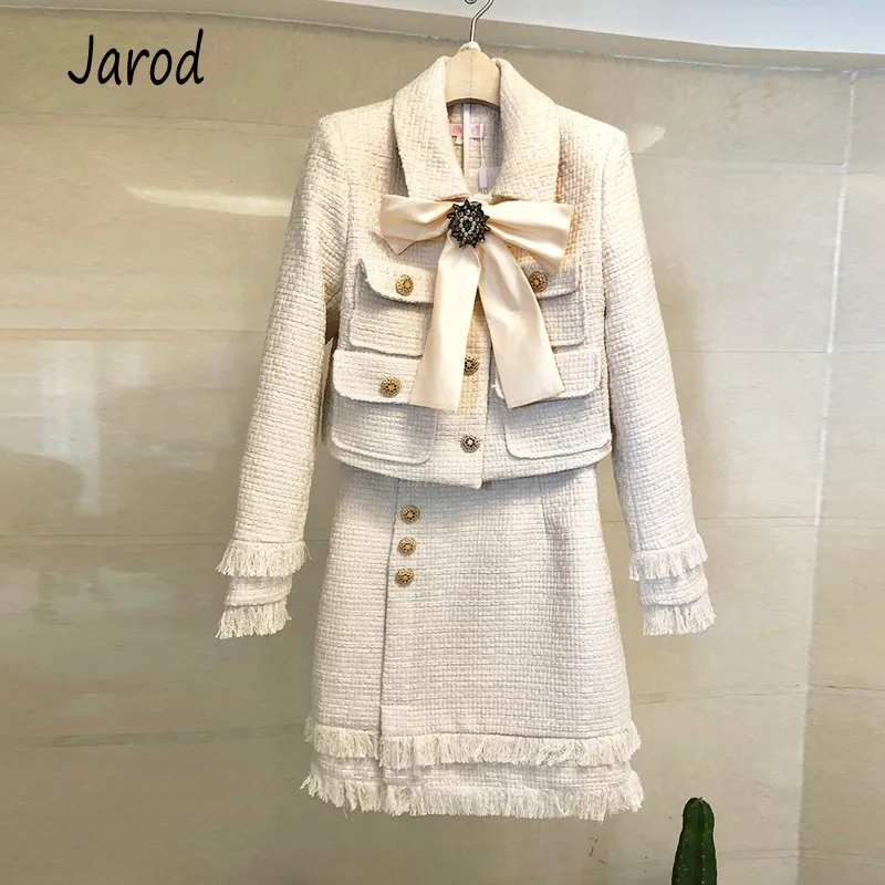 

High Quality 2019 Winter Women 2 Piece Set Lady Diamond Bow Gold Single Breasted Tweed Jacket Coat+Tassel Pencil Skirt Suit