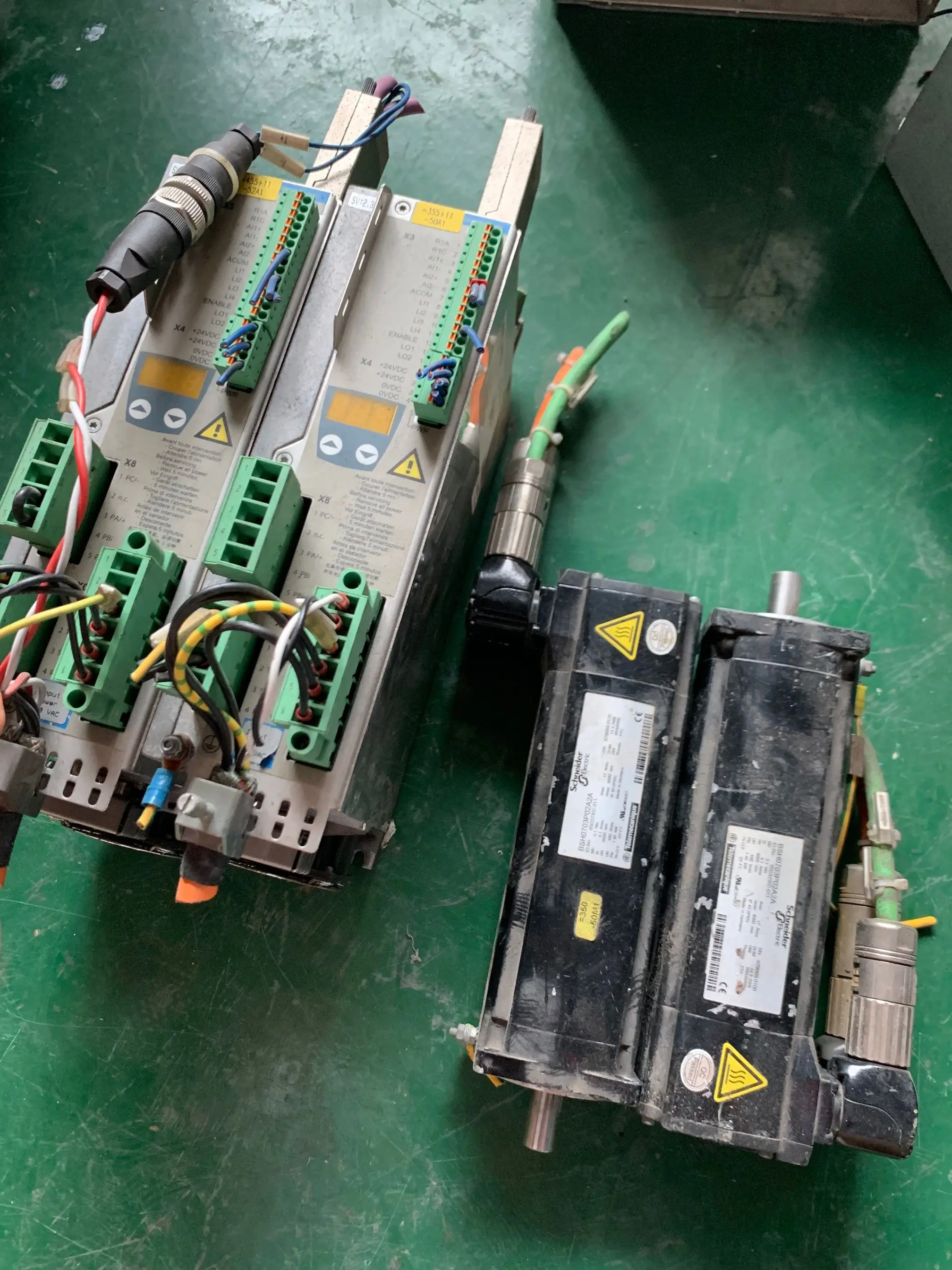 BSH0703P02A2A используется один, серводвигатель, хорошая работа
