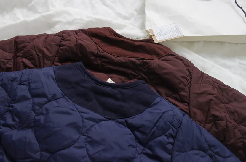 Новинка; сезон осень-зима; Детские стеганые куртки в Корейском стиле; детская одежда с бархатной подкладкой; теплая верхняя одежда; однотонные пальто для маленьких мальчиков