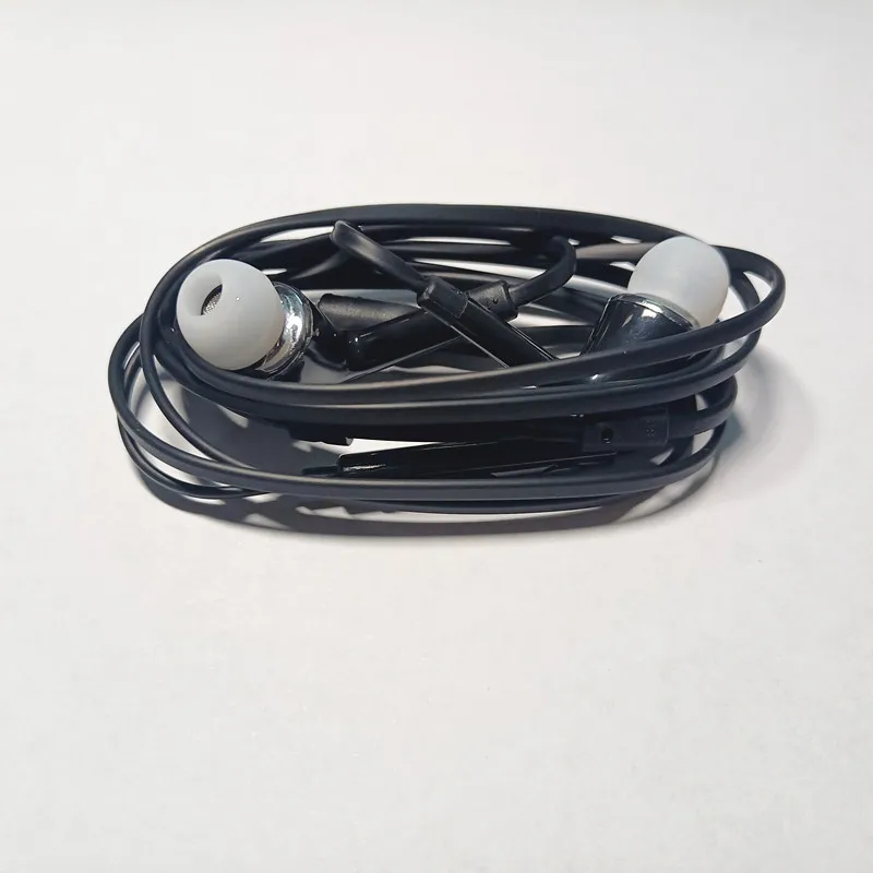 20 pcs J5 3.5mm Wired In-Ear Earphone Earbud Headset with Mic for Samsung Galaxy S4 for Smartphone High Quality Headphone